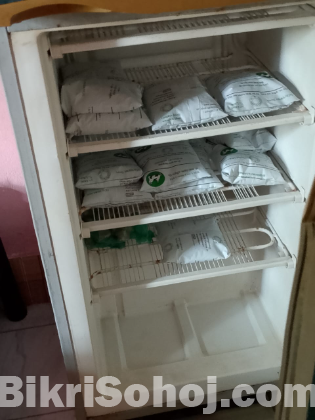 ফ্রিজ